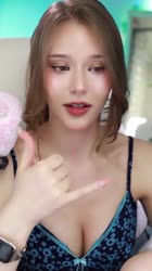 608x1080