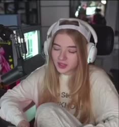 592x632